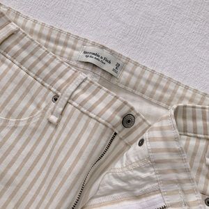 Abercrombie and Fitch cropped denim pant